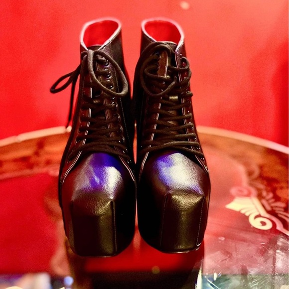 Kat Von D Troopers - Picture 2 of 11